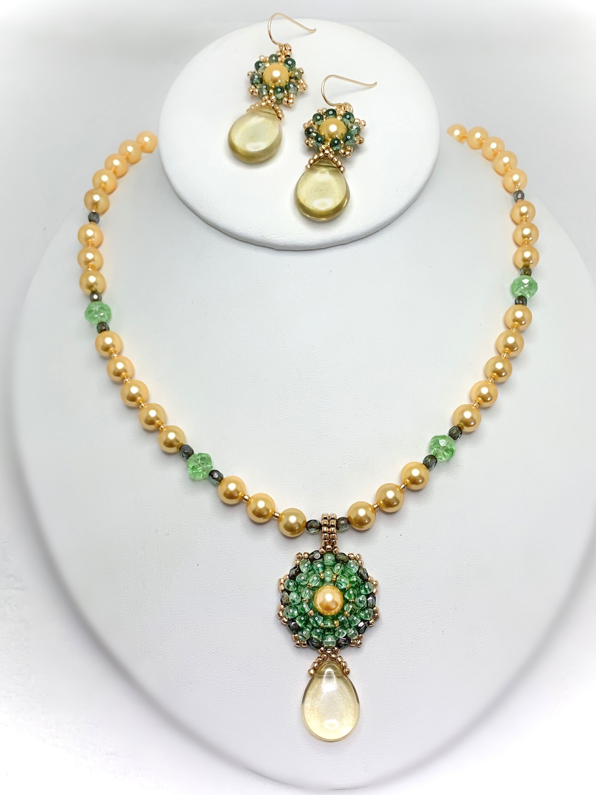 Majesty Beaded Necklace and Earrings Set - Yellow product image (4)