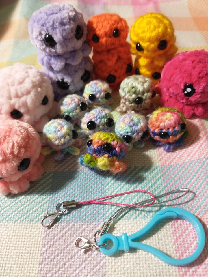 Roly Poly Baby Octopi Amigurumi product image (1)