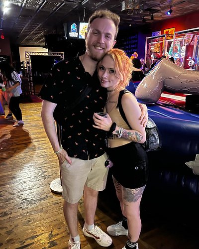 (Part 2) Hey, guess what! More pictures with friends! 

Missing Vegas more and more everyday :(