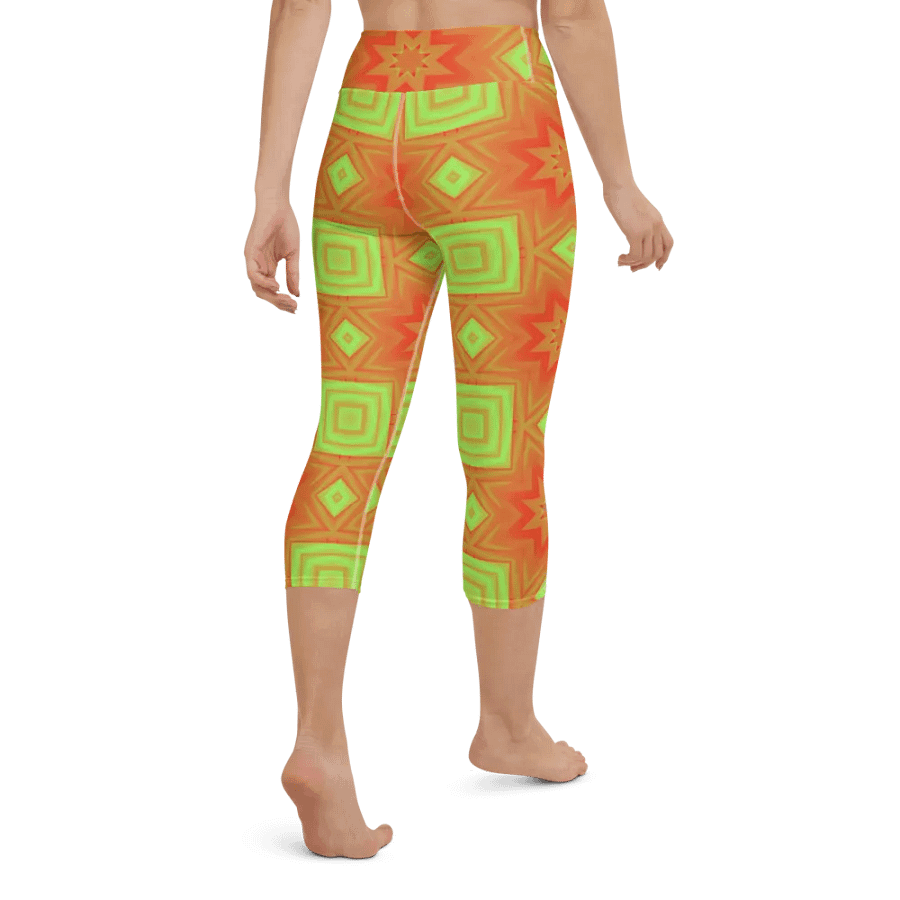 Graphic Gaze Capri Leggings product image (6)