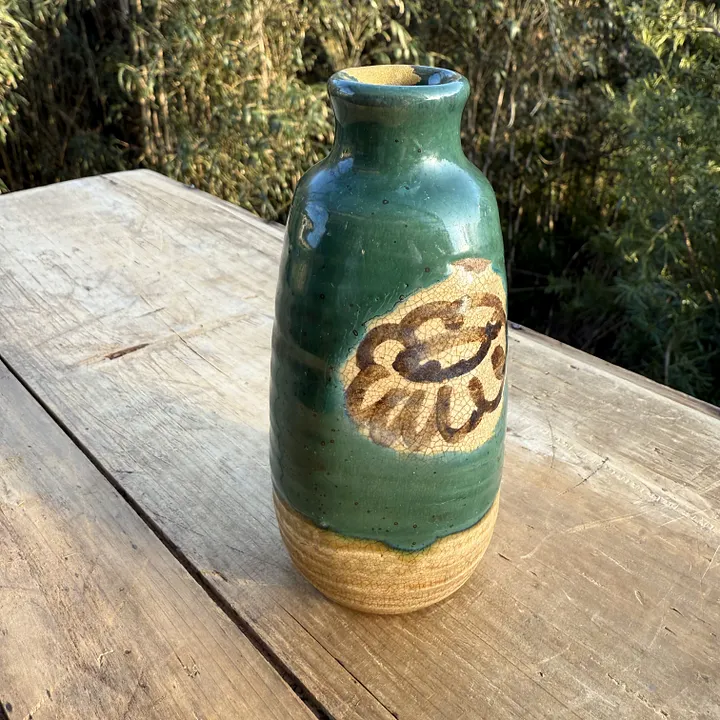 🎎 Green-glazed calligraphy sake flask with floral motif – Japan Antique Roadshow product image (1)