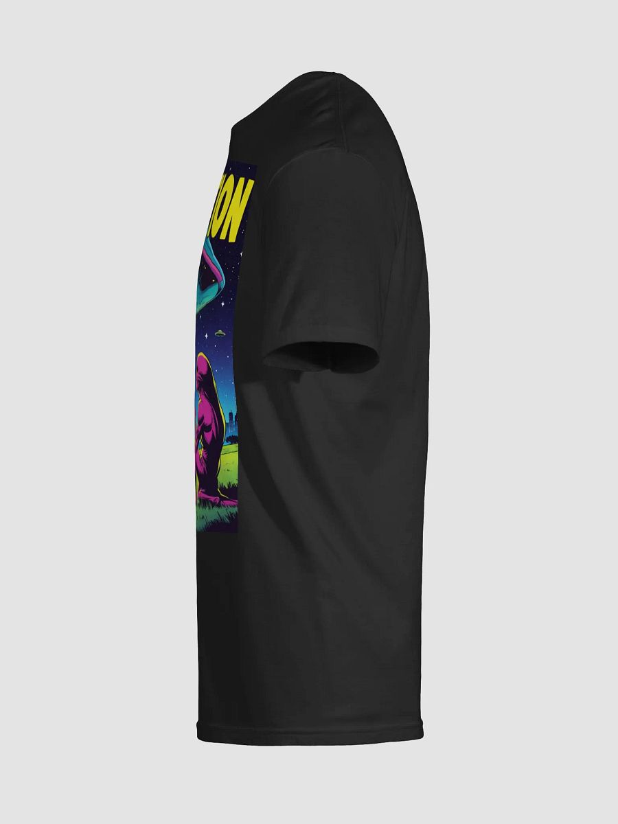 1970s Sci-Fi Comic T-Shirt – Retro Alien Abduction Art product image (54)
