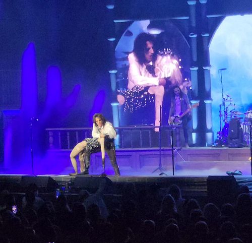 Thank you, @alicecooper for the best birthday present I've ever had.