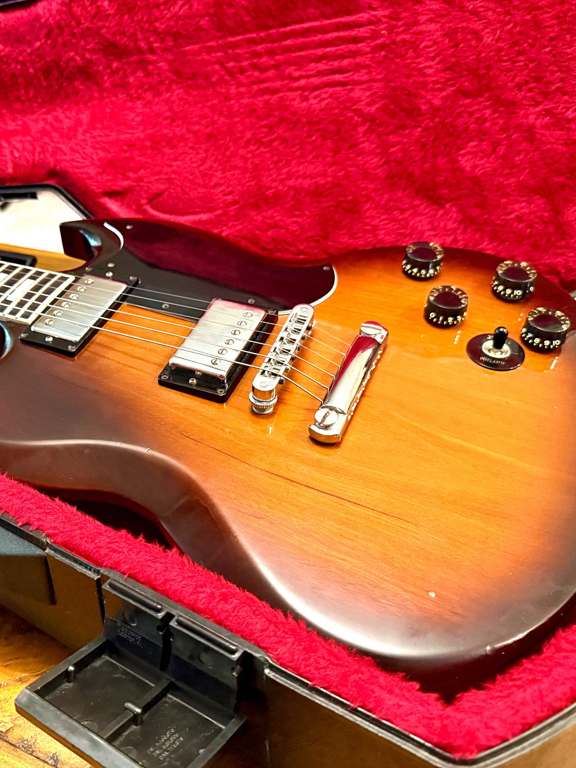 1980 Gibson SG Standard "TOBACCO SUNBURST" + CHAINSAW CASE product image (4)