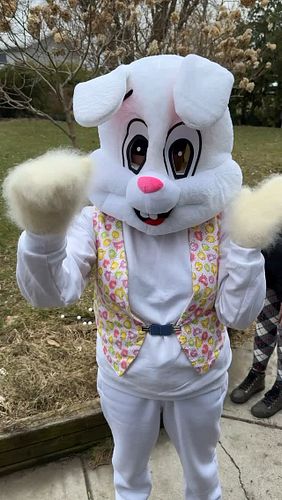 I KNOW THE EASTER BUNNY! Happy Easter! #easterbunny #canada #lamb #easterweekend🐰