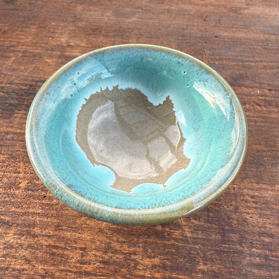 🎎 Modern Japanese Sake Cup with Layered Ash & Iron Glaze – Japan Antique Roadshow product image (3)
