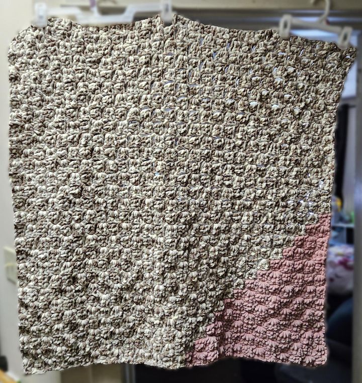 Neutral Baby Girl Blanket and Gummy Bear Stuffy product image (1)