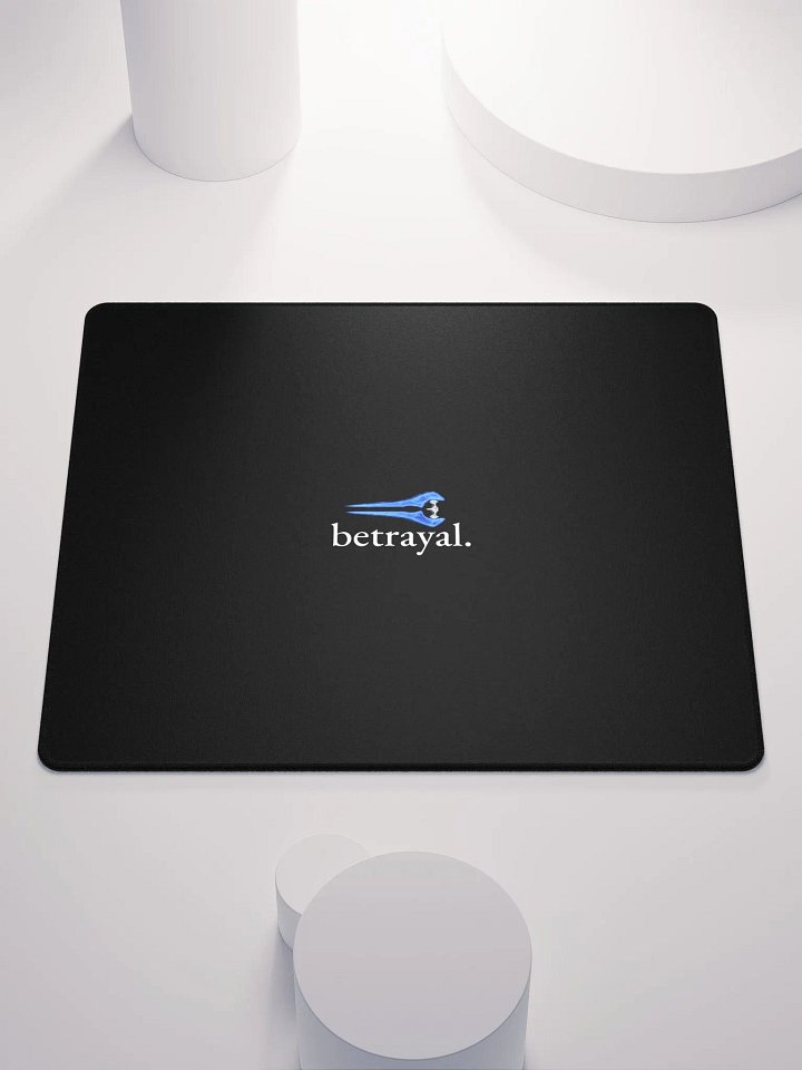 Betrayal Gaming Mouse Mat - Halo-Inspired Desk Accessory product image (1)