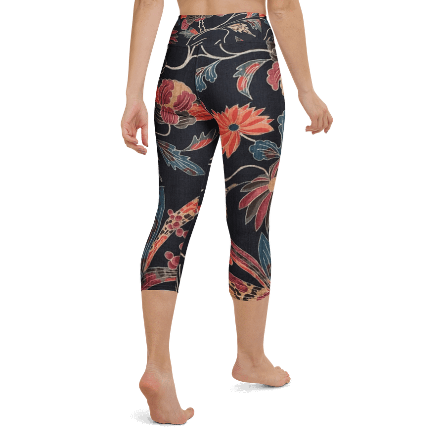 Red Flowers Capri Leggings product image (3)