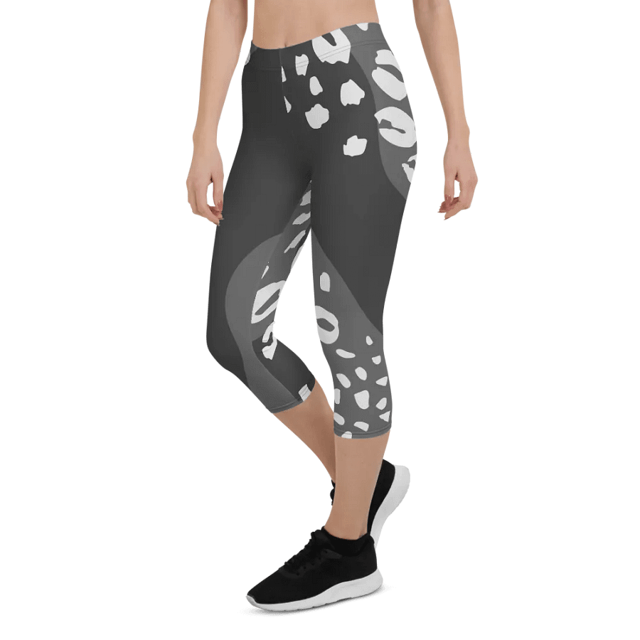 Grey Wilderness Camo Capri Leggings product image (6)