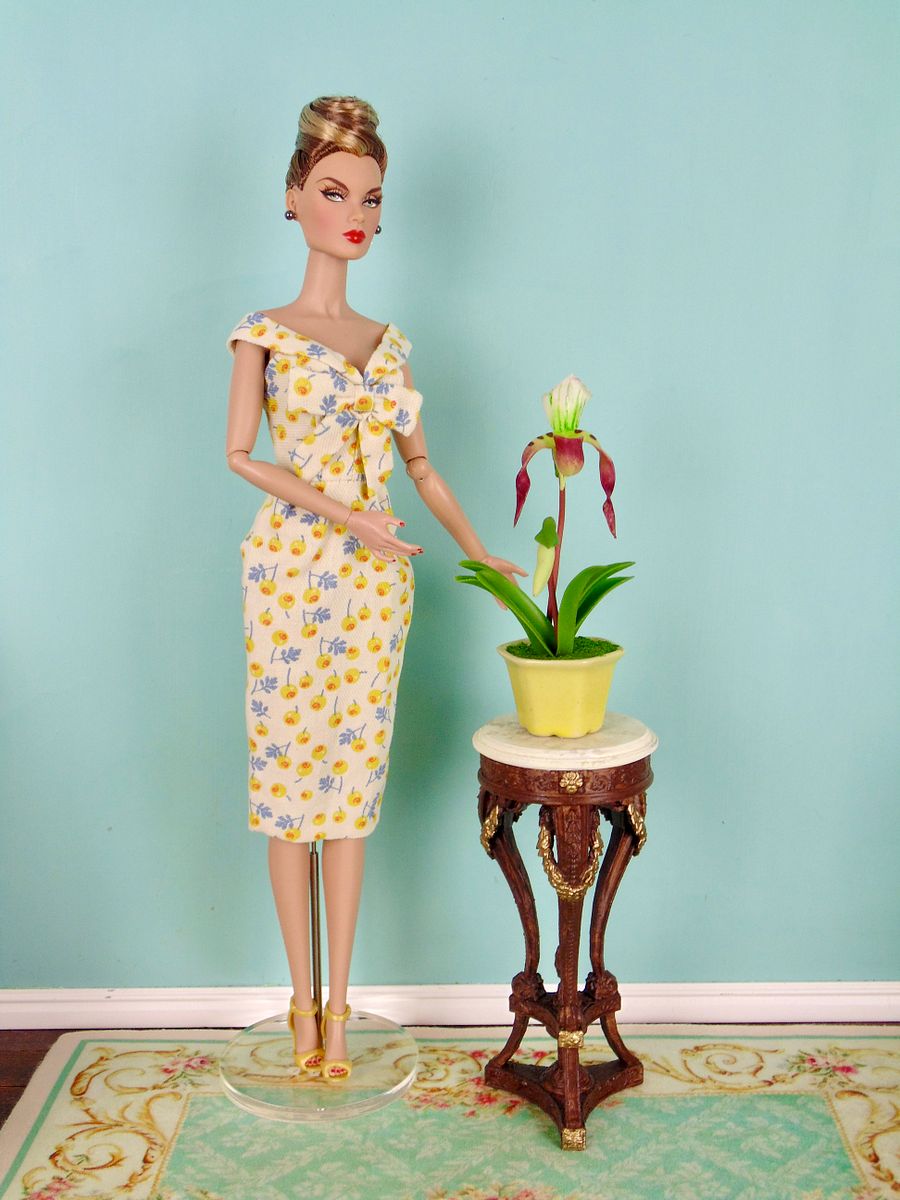 1:6 scale plant stand for 12” fashion dolls MAHOGANY product image (6)