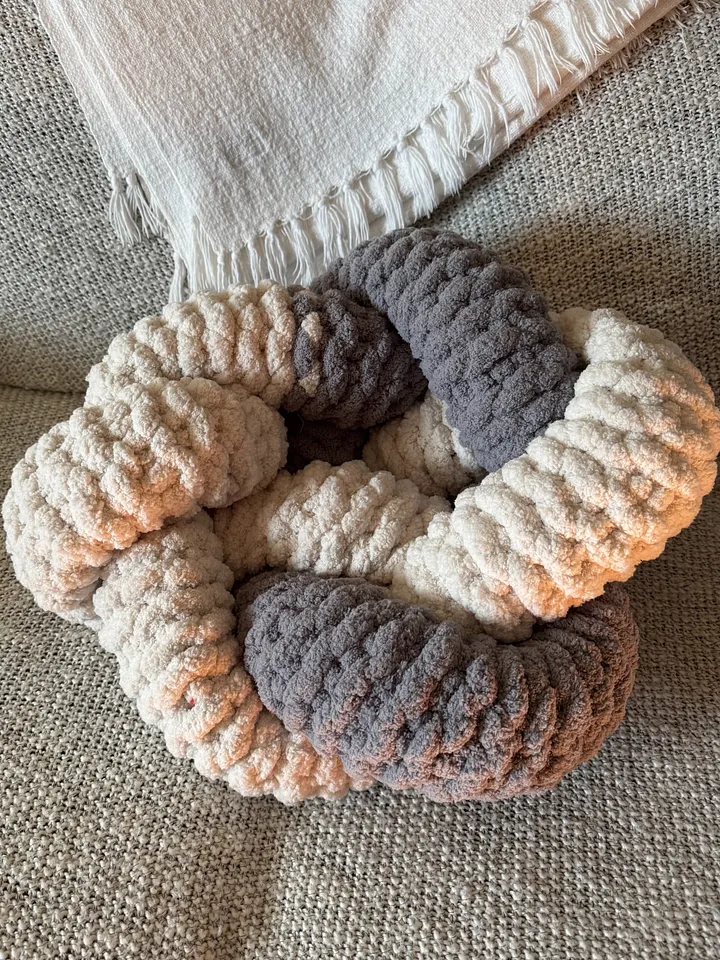 Knotted Pillow product image (2)