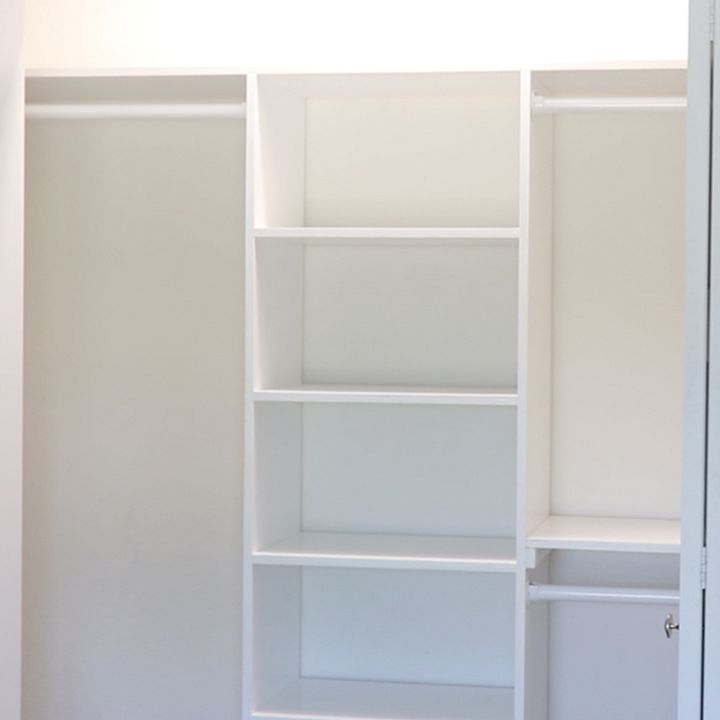 Bedroom Closet - Woodworking Plans and 3D SketchUp Model product image (2)