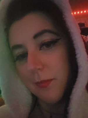 Which look do you like better? . . . #makeup #christmas #festive #fun #gamer
