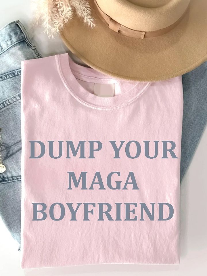 Dump Your MAGA Boyfriend Tee product image (1)