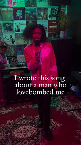 He lovebombed me... so I turned it into a hit song. Who’s really winning? 🤷🏽‍♀️💋

Thank you @trilogysoundstudio_ for the perf...