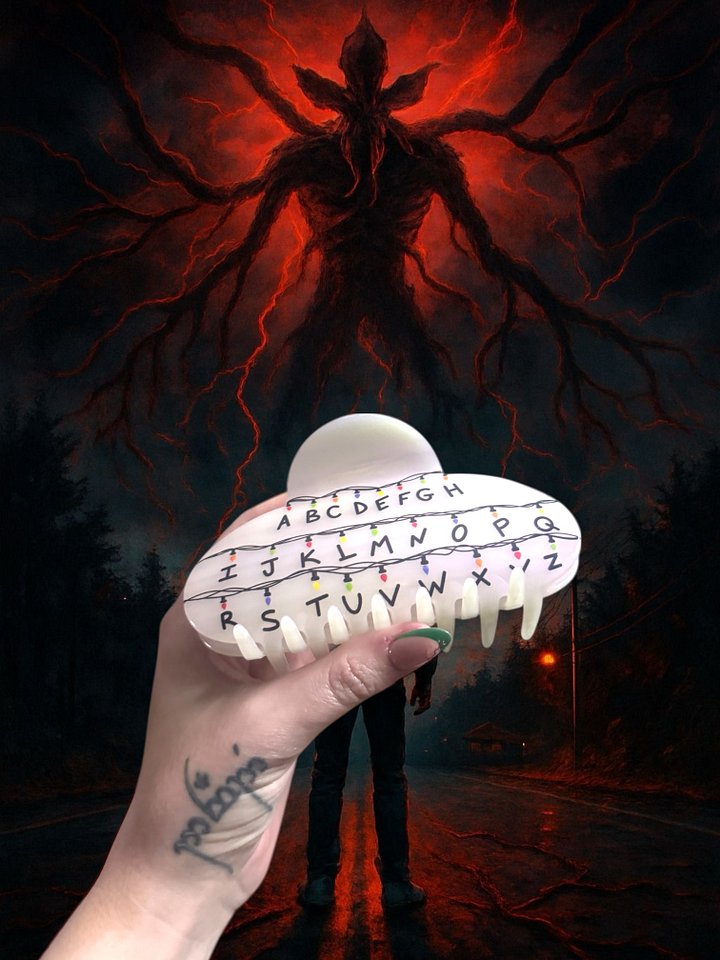 ALPHABET WALL HAIR CLAW product image (1)