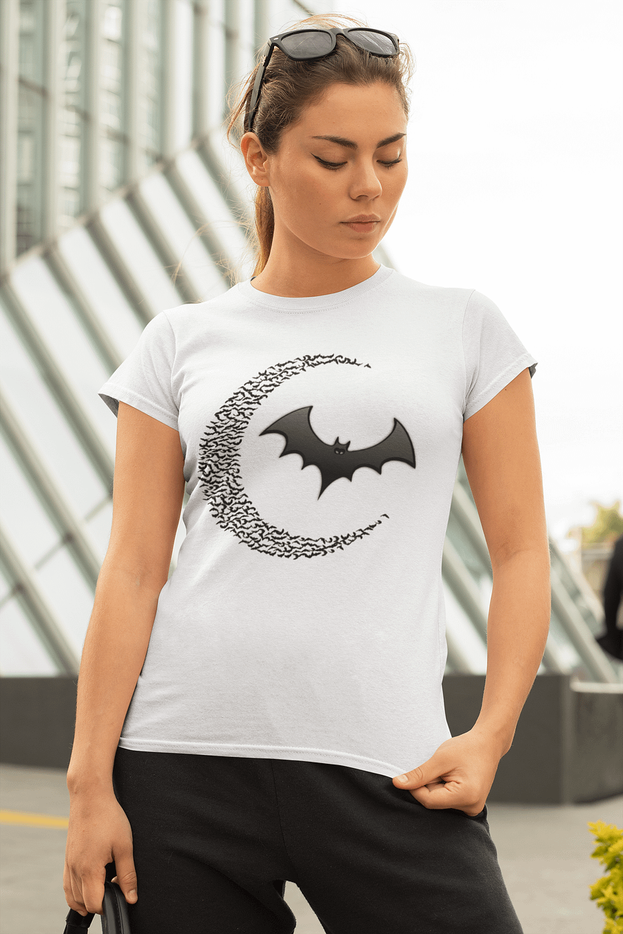 Bat's All Folks Graphic Bat Spread Wings Halloween-Shirt product image (1)