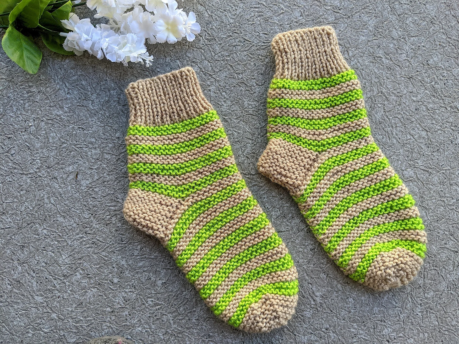Flat Knit Two-Needles Two-Color Socks Pattern product image (2)