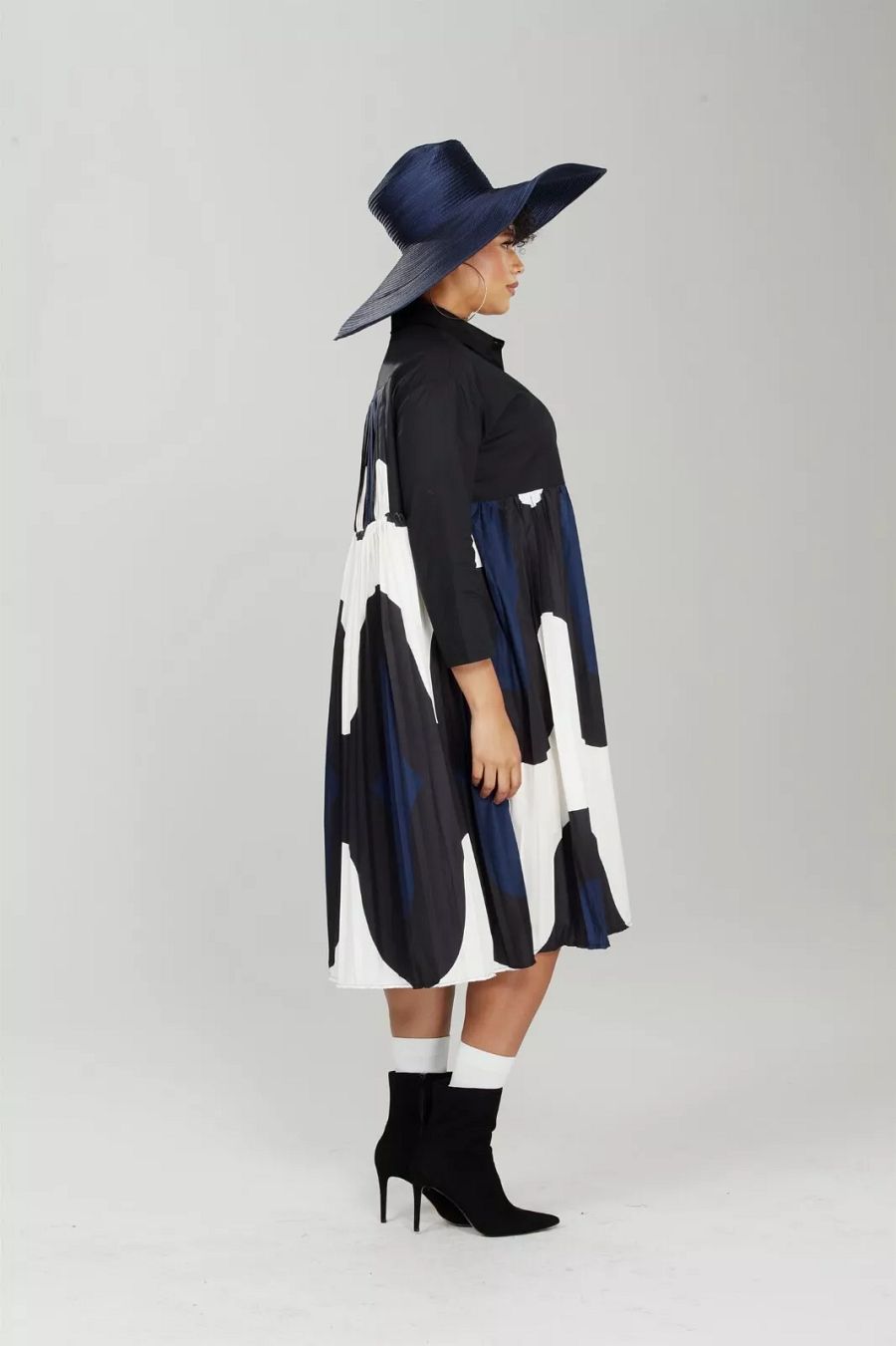 Luxe Moda Pleated Print Collared Dress Black, White & Navy product image (2)