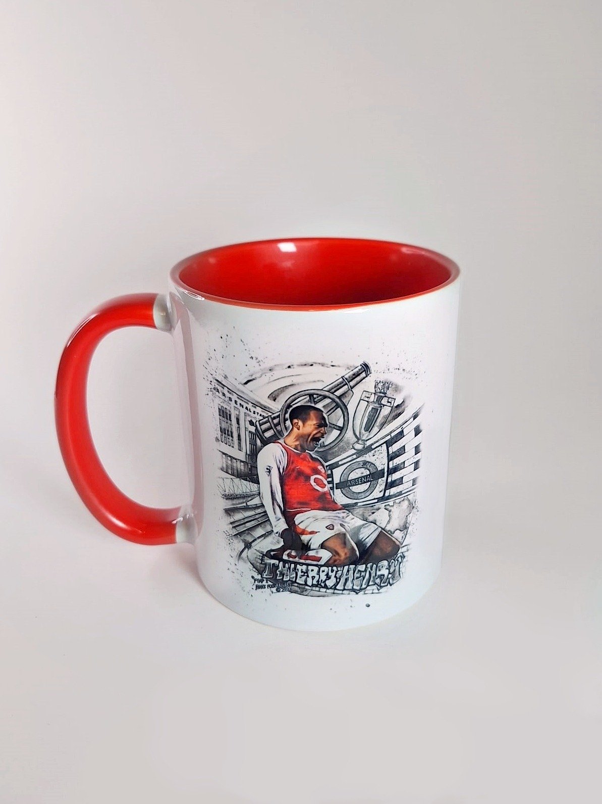 Hand-Drawn Thierry Henry Arsenal Mug – Red & White Football Fan Mug | Ideal Gift for Arsenal Supporters product image (1)