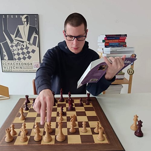 Bologaaaaaaaaaan. Tough opening book.

#chess #chessmaster #booklover