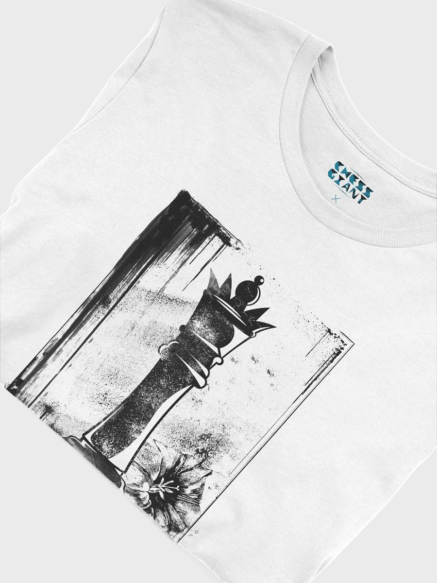 Grunge Chess: The Queen unisex t-shirt product image (5)