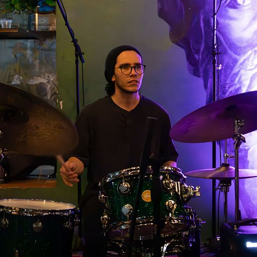 Up close with Joshua (soloing) Valentin
@elboricuariopiedras 09/25/2024
San Juan, Puerto Rico.
@joshuavalentindrums 
@drummer...