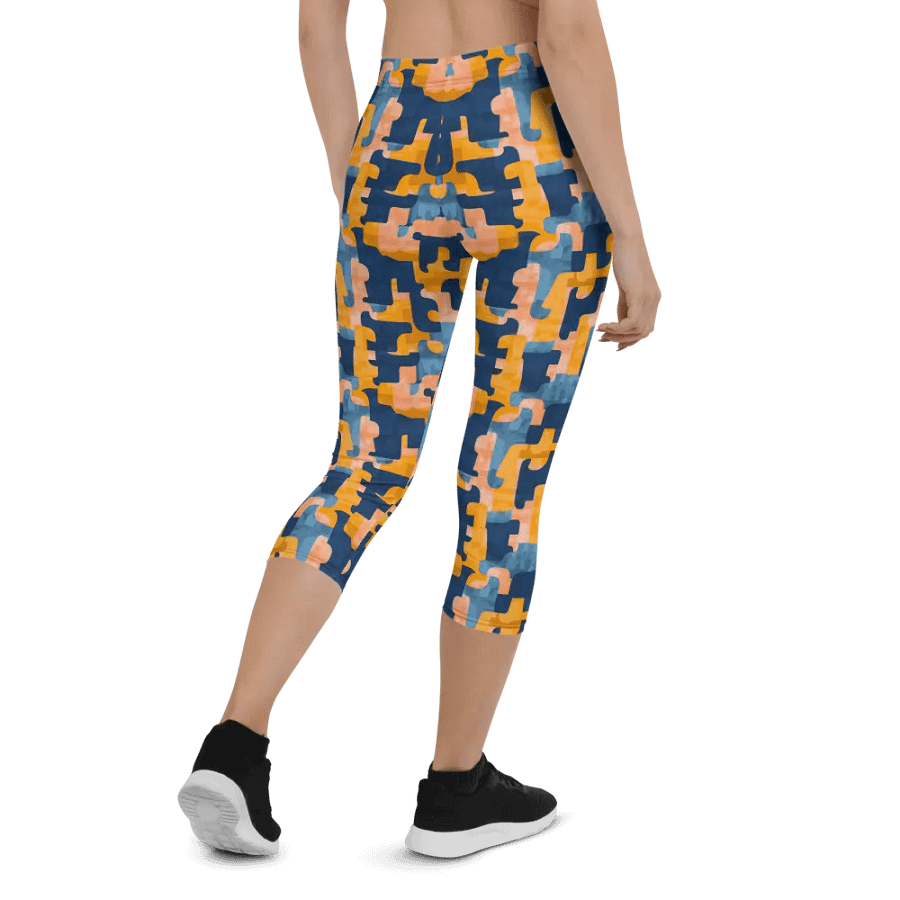Flowing Shapes | Capri Leggings product image (2)