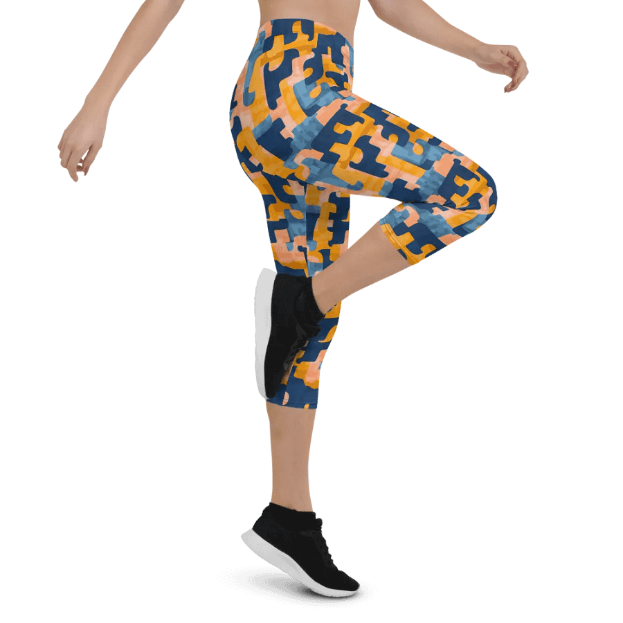 Flowing Shapes | Capri Leggings product image (4)