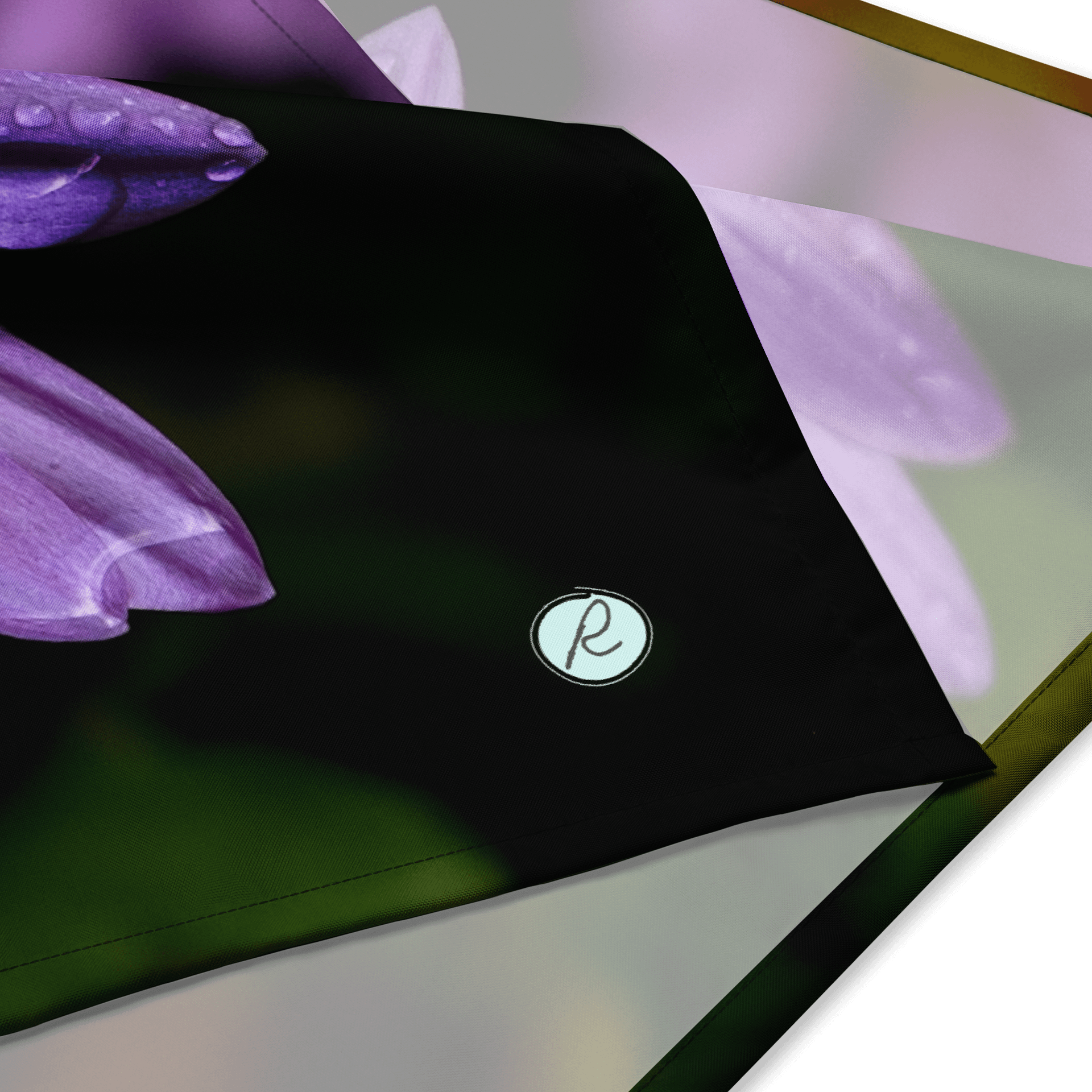 Bandana Tuch - Rosa Blüte mit Tautropfen product image (3)