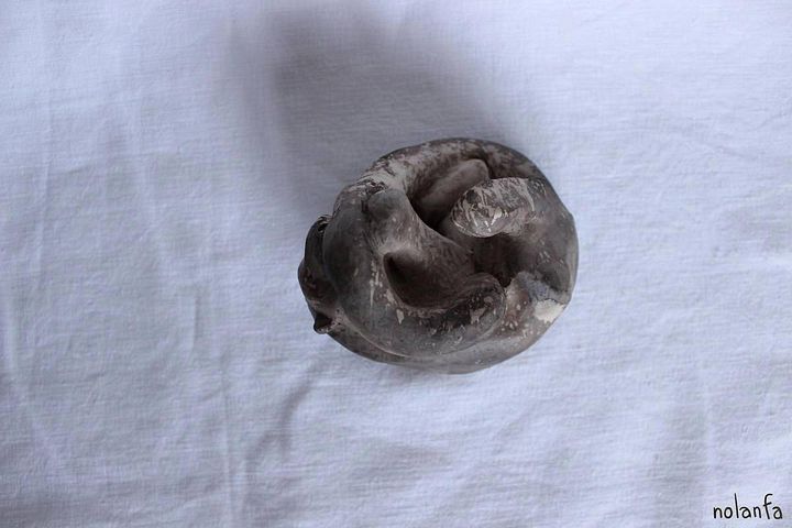 Small Clay Leopard: biting tail product image (1)