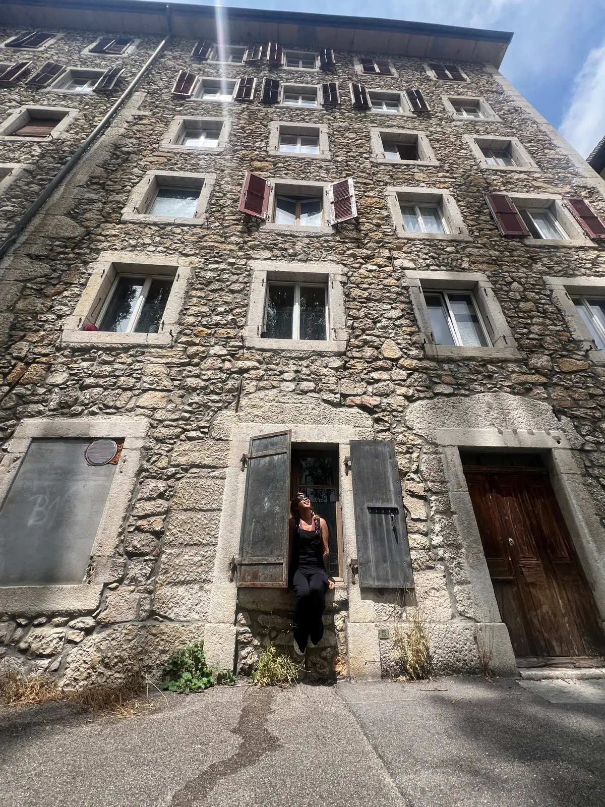 Hi TikTok fam! I’ve been MIA from TikTok live because I had my first dueling show in Switzerland! They loved us so much we shall be returning next year! I promise once I return I’ll get back to streaming and catch up with all of you. In the mean time I’m gonna keep traveling and immerse myself in Suisse cheese, chocolates and meats 🥰 See yall soon!