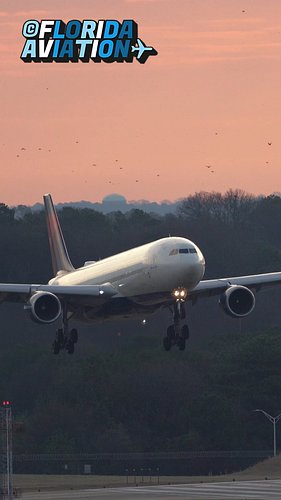 Airbus A330 Smooth Landing at Worlds Busiest Airport - Atlanta ATL - Plane Spotting in 4K

#airplanespotting #planespotter #a...