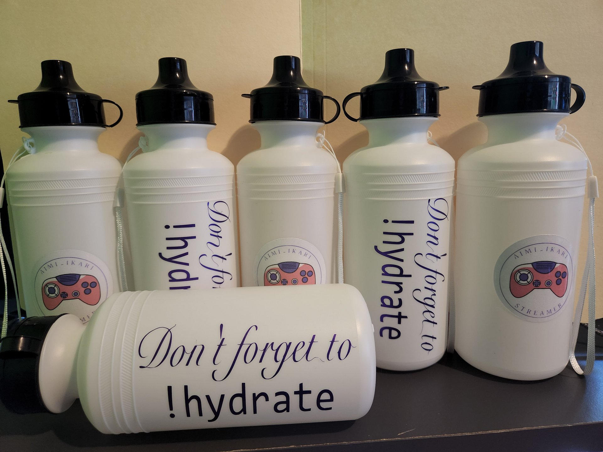 !Hydrate Waterbottle product image (2)