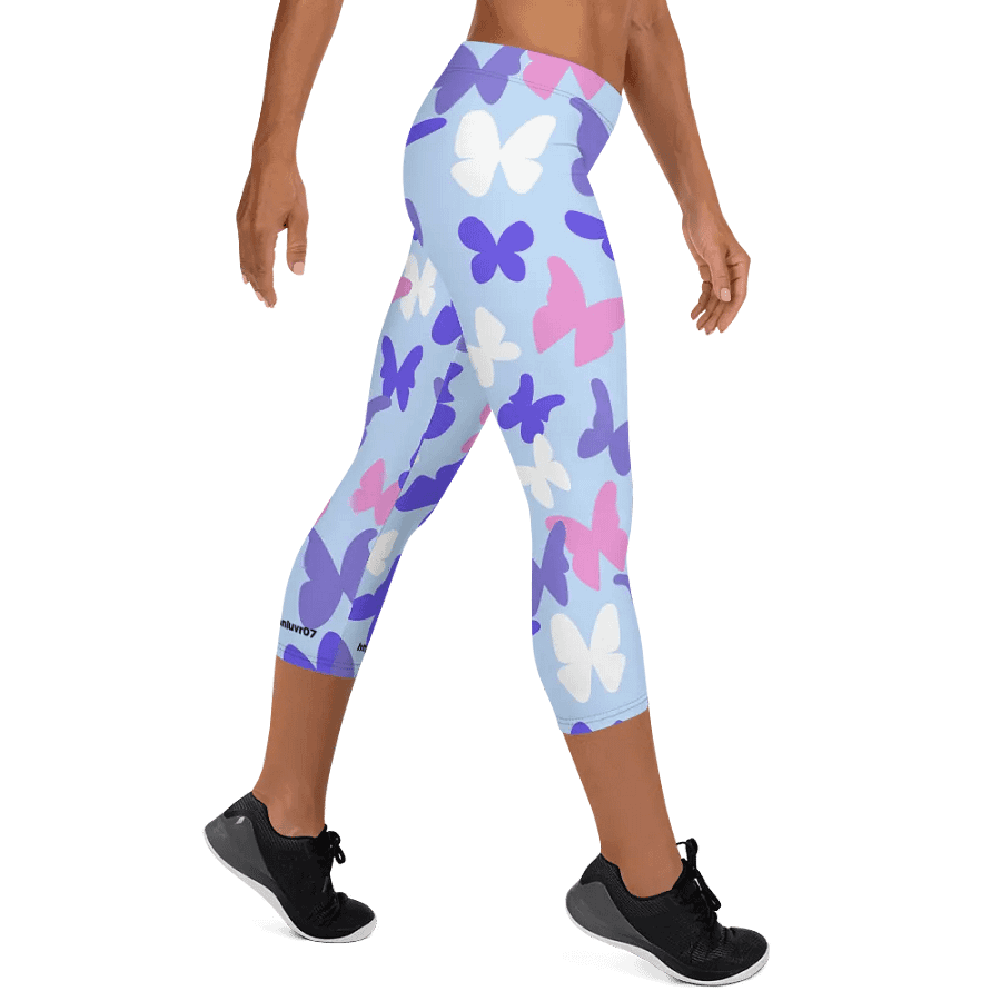 Butterfly All-Over Print Capri Leggings product image (9)