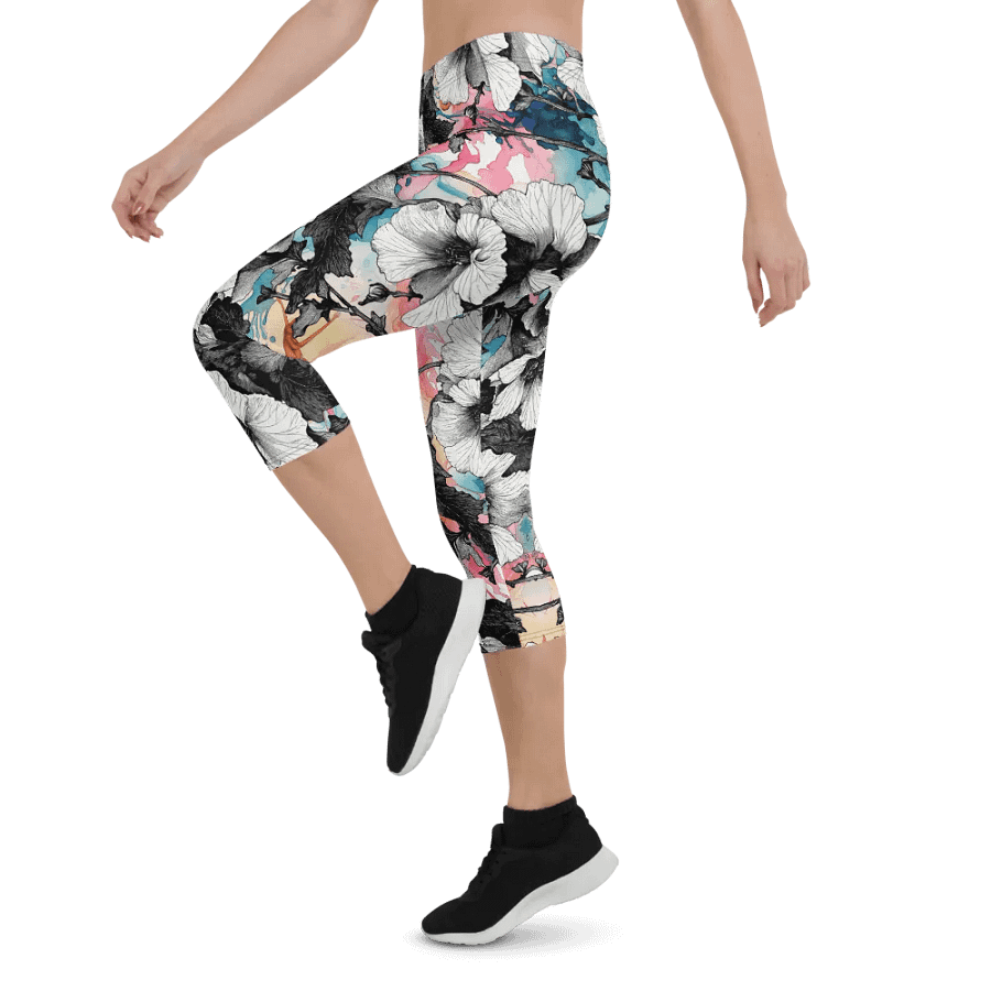 Hibiscus Dreams All-Over Capri Leggings product image (4)