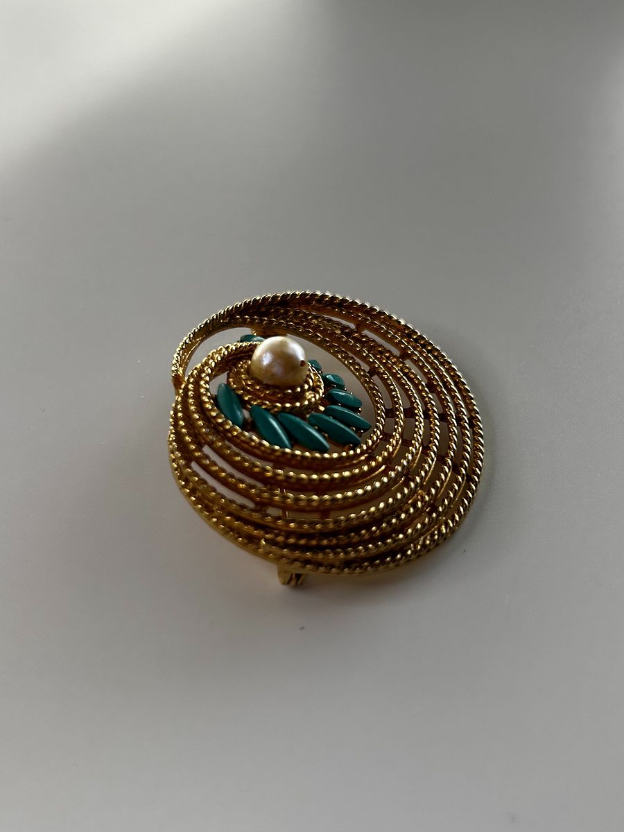 Vintage Gold Tone Circle Swirl Faux Pearl Teal Accent Brooch product image (3)