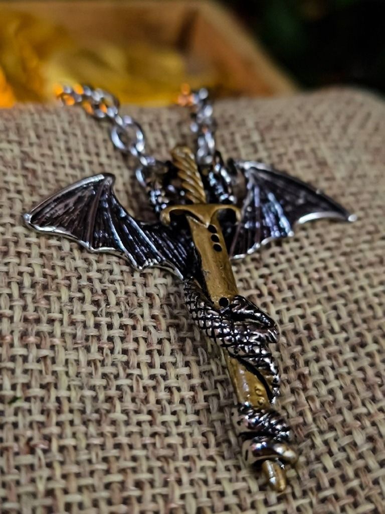 The Armored Kingdom Blade of the Dragonlord Necklace product image (4)