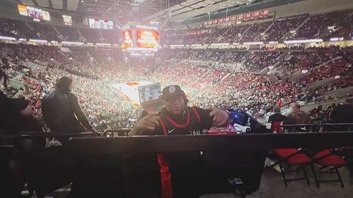 #HalloweenHunnids Halftime at the Blazers game with my brotha @djogone!  Also shouts to my family @djsupajames for going in l...