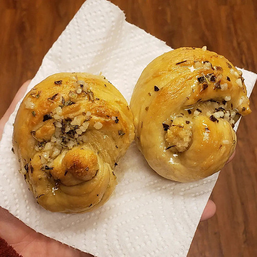 It was that day again. It was time to make more yeasty bois! Made the fiancée some garlic knots tonight and I think they turn...