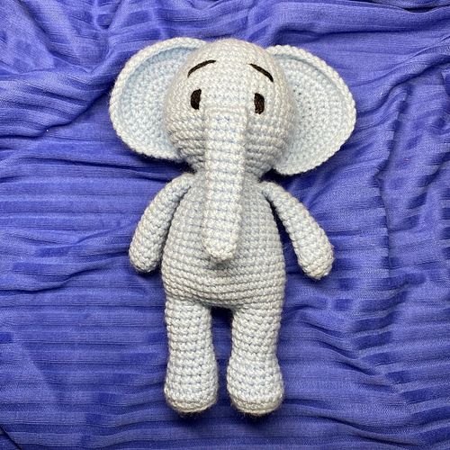 A few little buddies that I made for some special kids. 

#crochet #amigurumi #cute #sloth #elephant #bunny #pink #blue #anim...