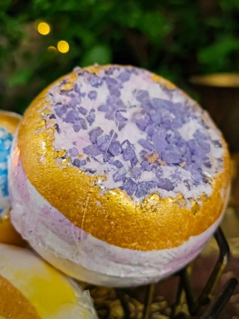 The Armored Kingdom Crown Jewel Crystal Quartz Bath Bomb Fizzers product image (4)