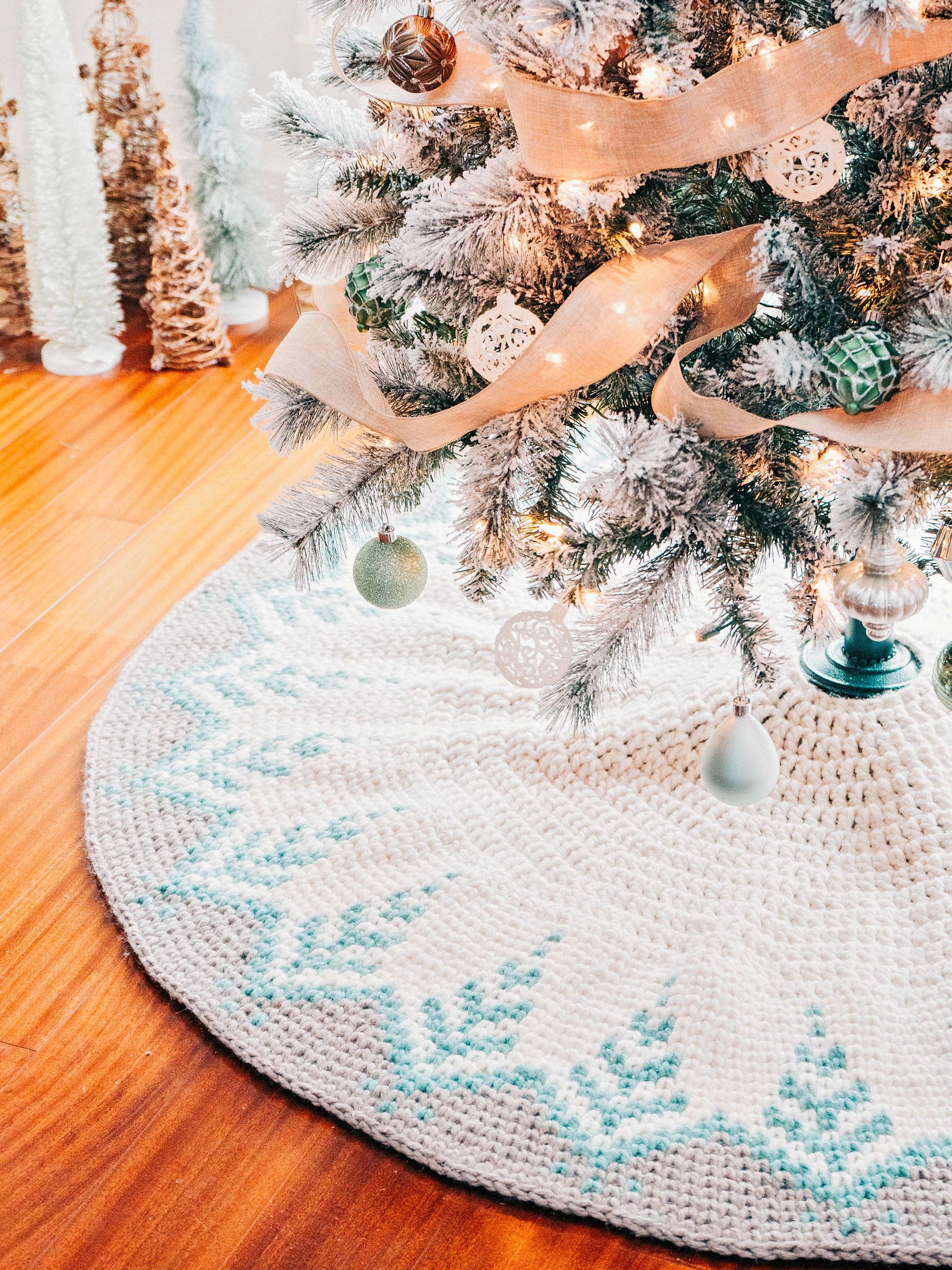 Pine Crochet Christmas Tree Skirt Pattern product image (4)