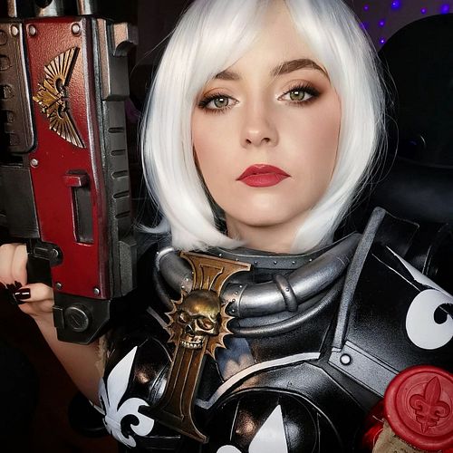 A snapshot from last night's stream! Shout-out to @teamemeraldcos for the cosplay commission. I can't wait to get out and get...