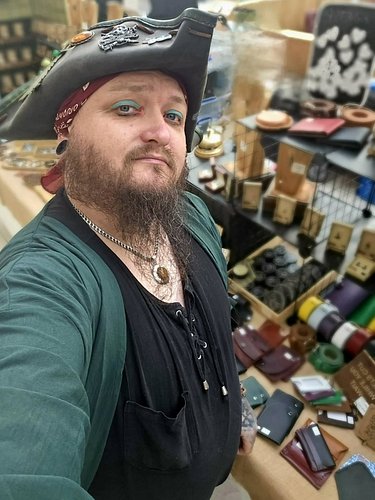 Looking forward to getting back out on the stall soon. Nothing beats chatting leather, ale, and dragons with you lot.

#leath...
