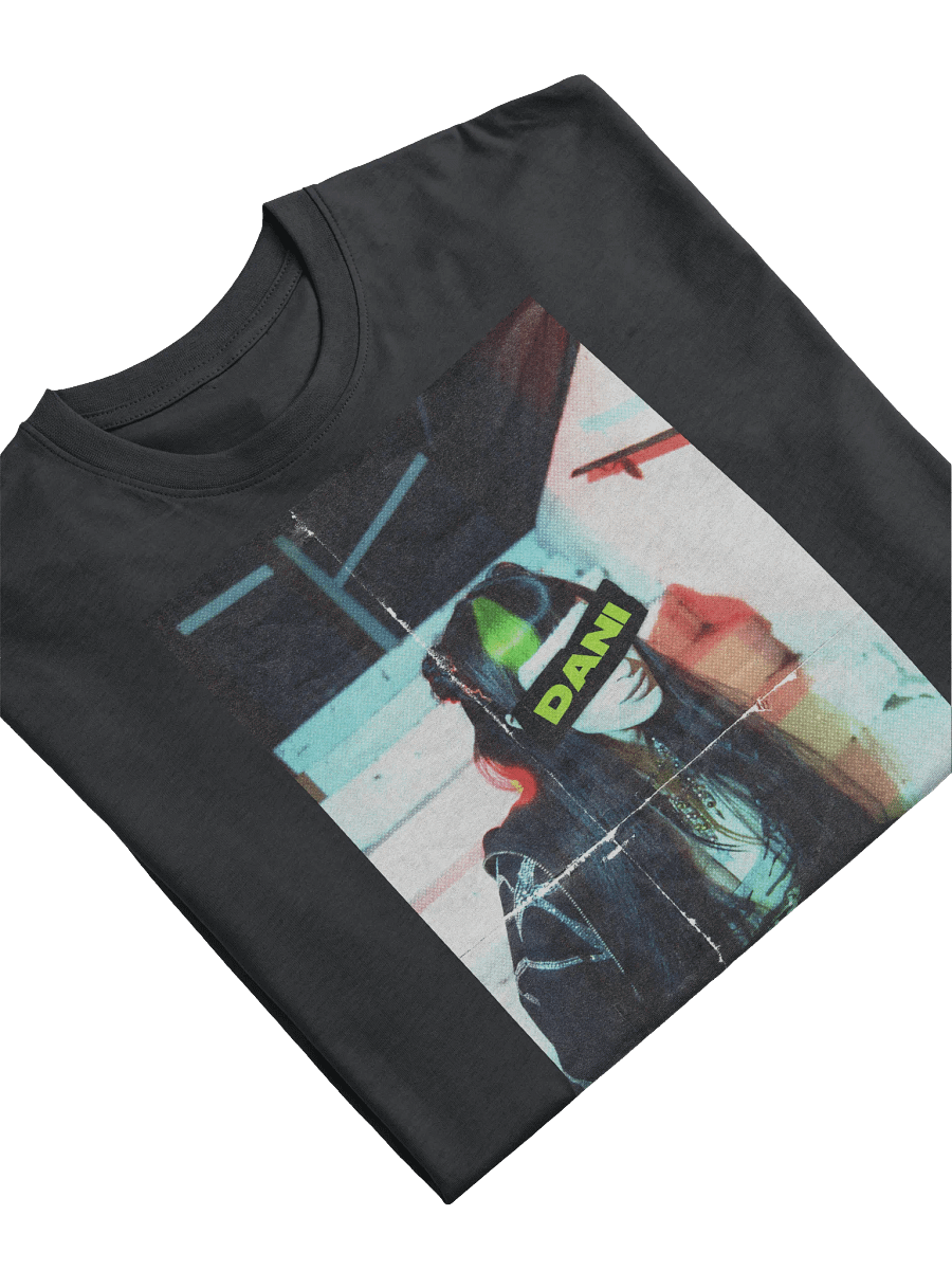 Whos is DANI THORNE - Tshirt product image (5)