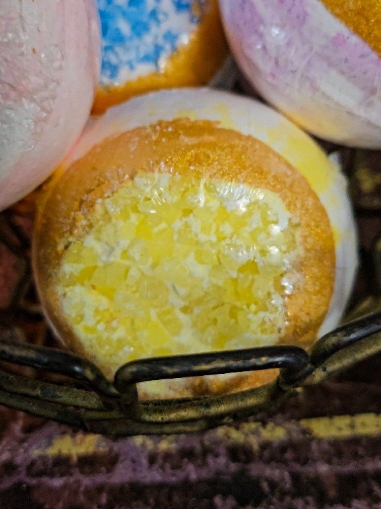 The Armored Kingdom Crown Jewel Crystal Quartz Bath Bomb Fizzers product image (6)