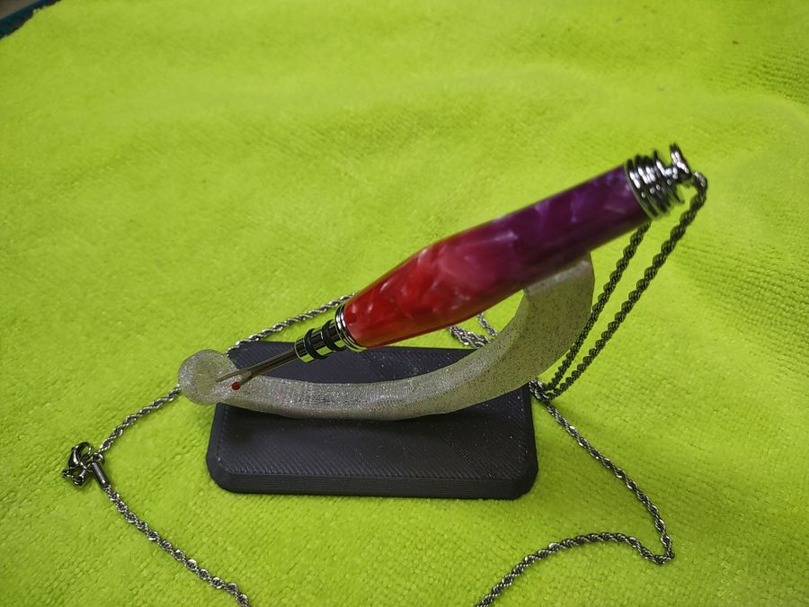 Ready to Rip: Magnetic Necklace Seam Ripper in Pink–Purple Gradient product image (7)