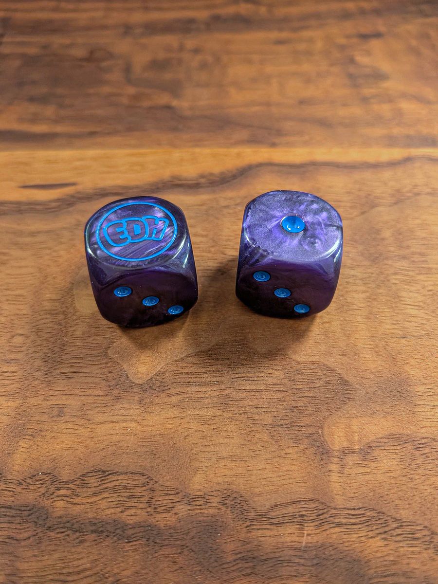 Oversized Pearlescent Purple Dice Set with Blue Pips - 30mm product image (2)